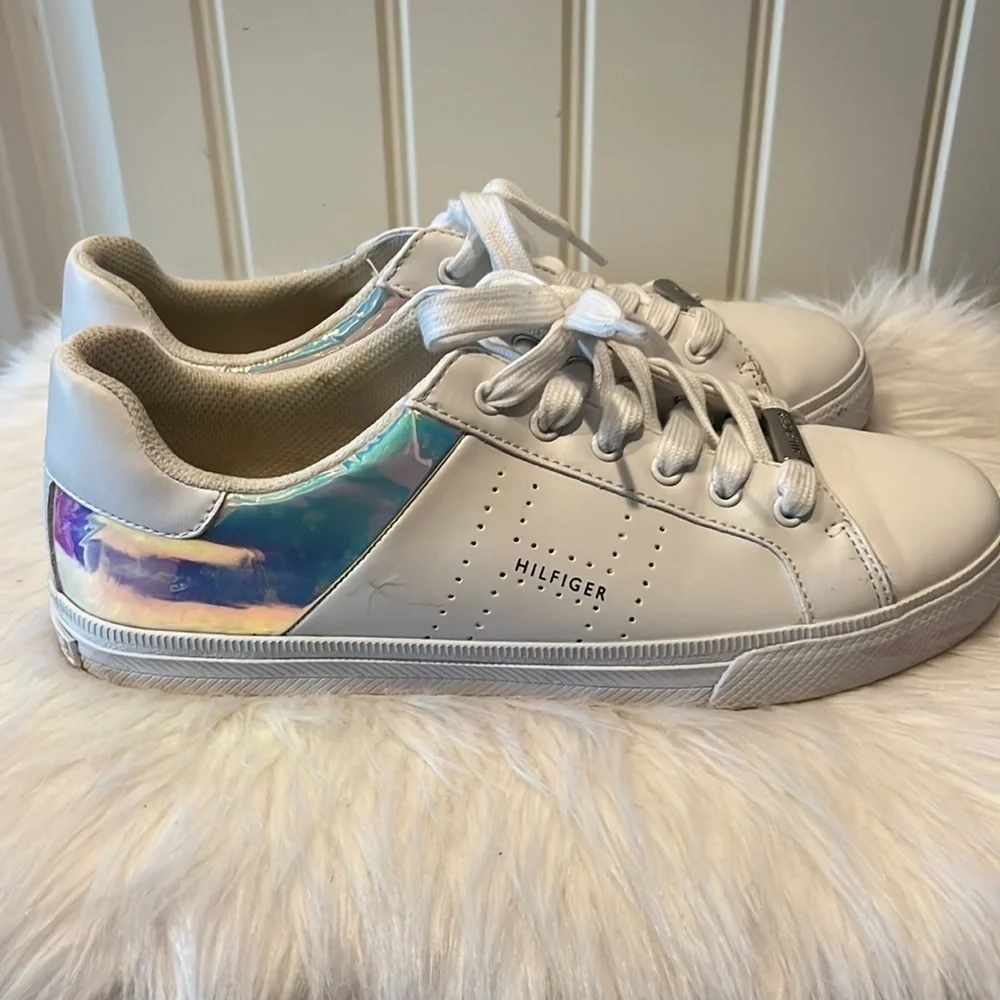 TOMMY Hilfiger white synthetic leather tie sneaker with iridescent panels size 9